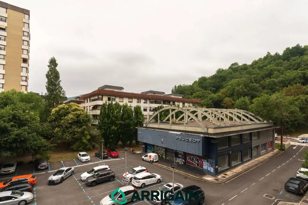 Vista exterior de Pis en venda en Donostia - San Sebastián  amb Calefacció, Terrassa i Traster
