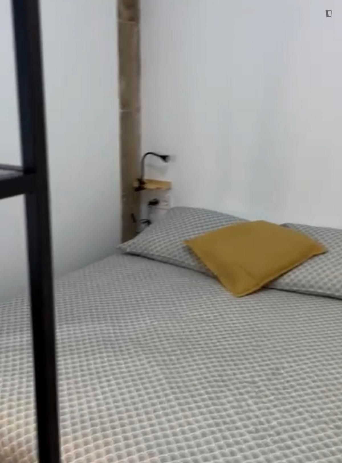 Study to rent in Torrefiel