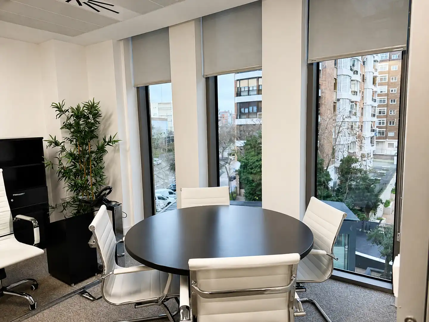 Büro zur Miete in Madrid mit Klimaanlage, Heizung und Möbliert
