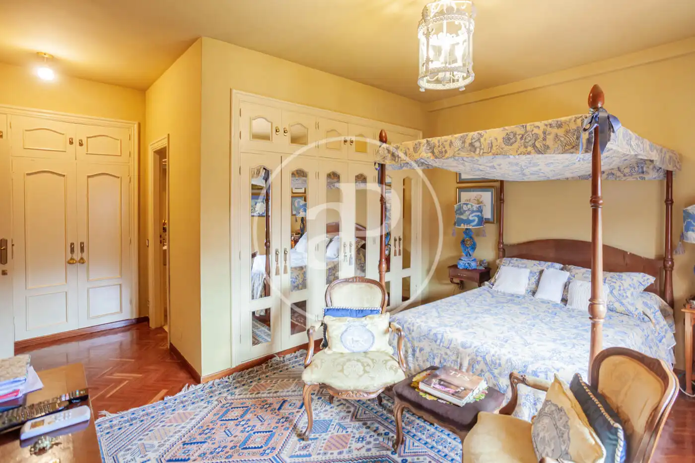 Dormitori de Casa adosada en venda en Madrid amb Aire condicionat, Calefacció i Jardí privat