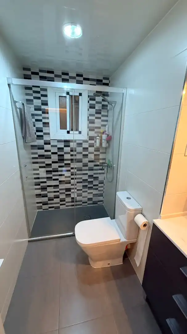 Baño de Piso en venta en Badalona con Aire acondicionado
