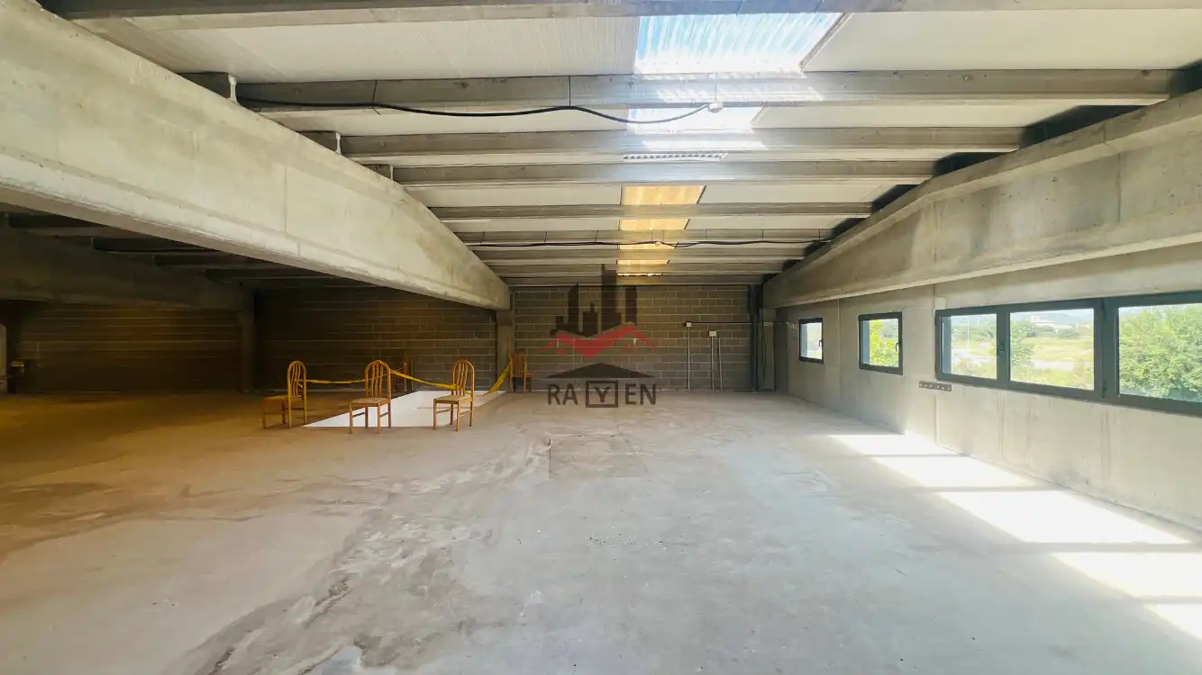 Nau industrial de lloguer a Poligon industrial La Timba, Avinyonet de Puigventós