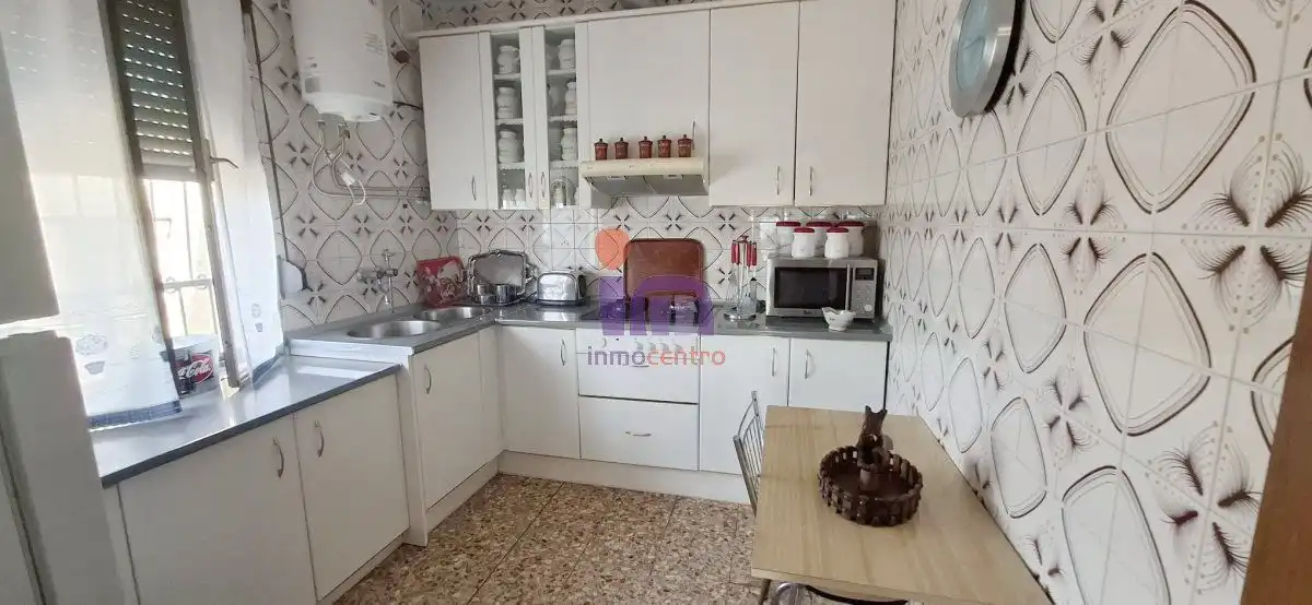 Cuina de Casa o xalet en venda en Valdepeñas amb Jardí privat i Piscina