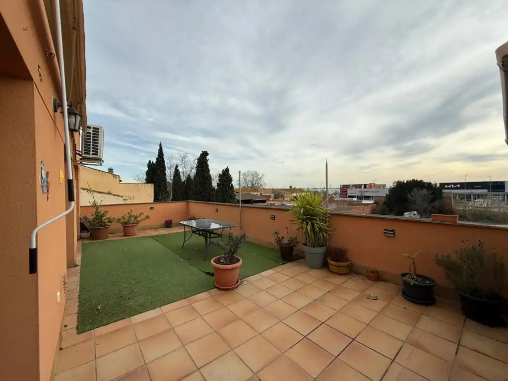 Terrassa de Dúplex en venda en Figueres amb Aire condicionat i Moblat