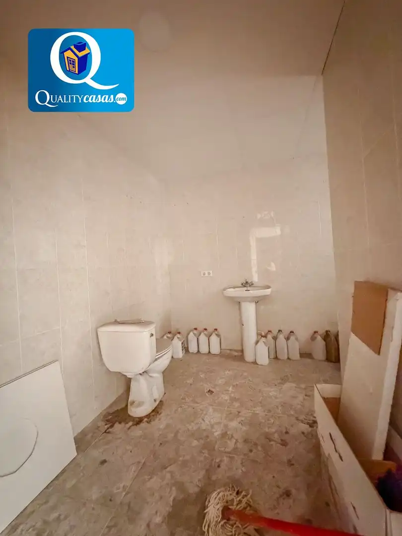 Badezimmer von Fabrikhallen zum Verkauf in Alicante / Alacant