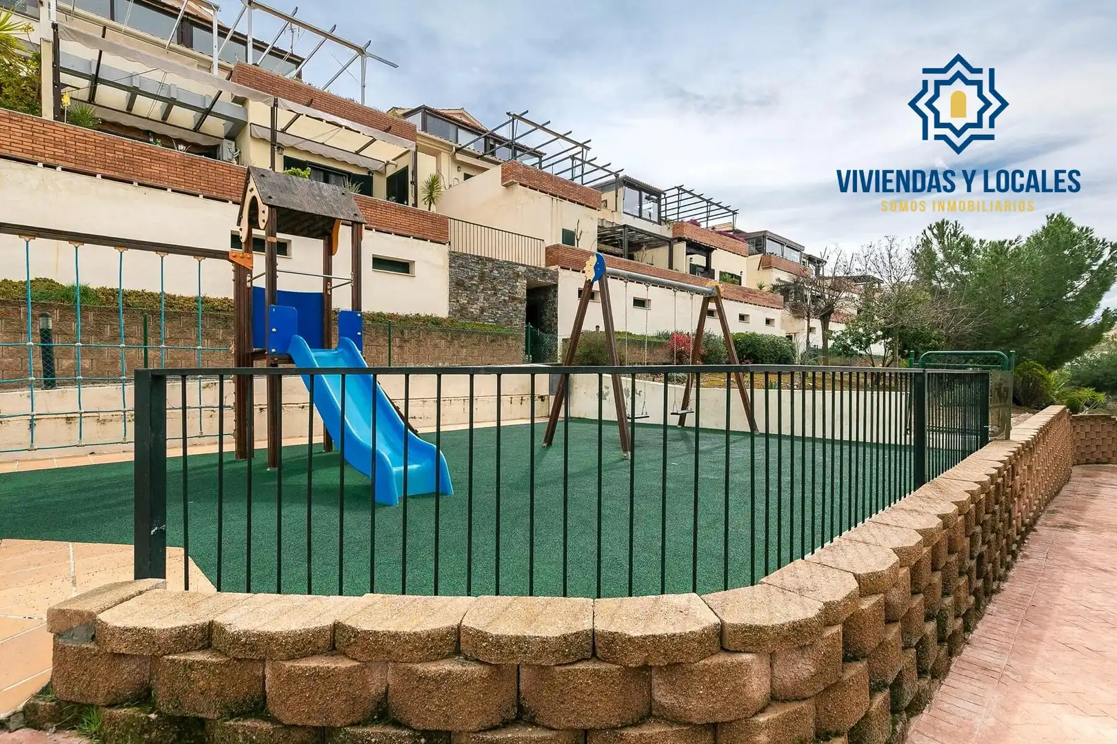 Vista exterior de Àtic en venda en Jun amb Aire condicionat, Calefacció i Jardí privat