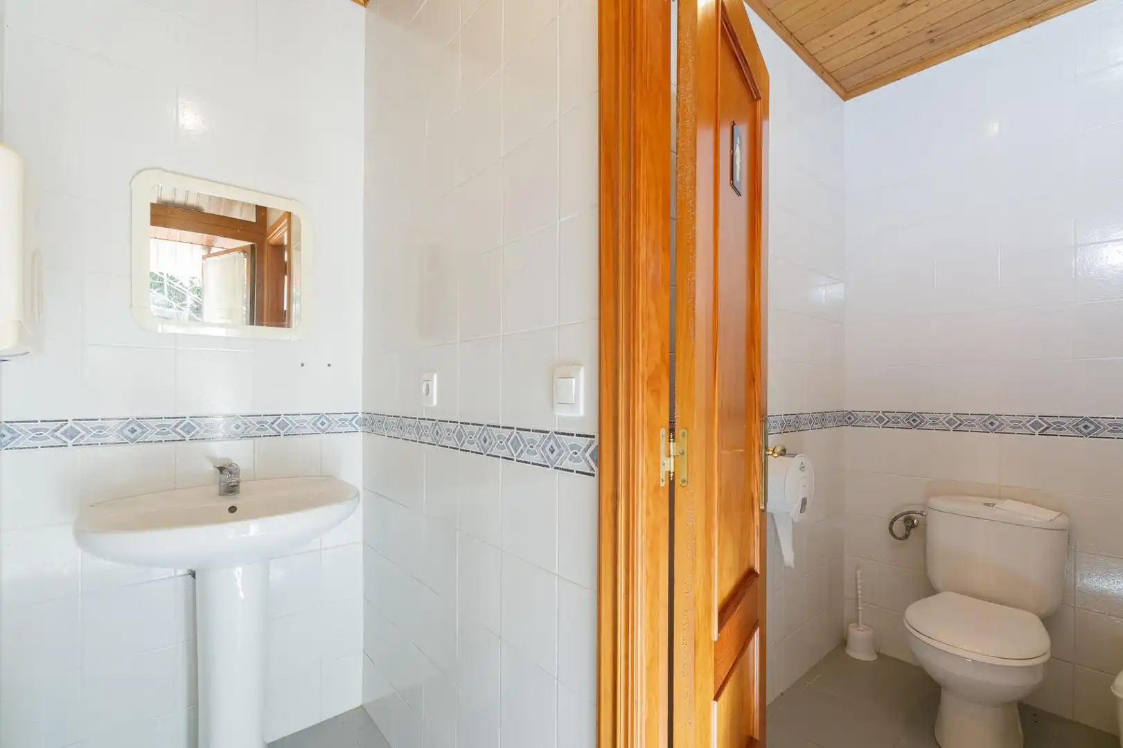 Bathroom of Houses for sale in Arbo  with Heating, Private garden and Storage room