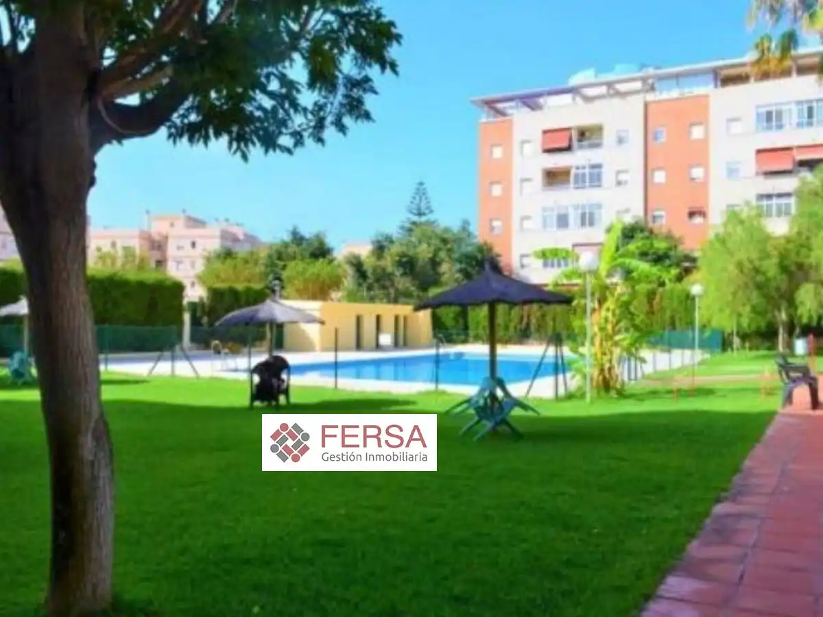 Vista exterior de Apartament en venda en El Puerto de Santa María amb Aire condicionat, Calefacció i Jardí privat