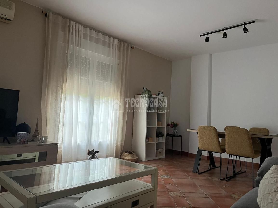 Sala d'estar de Casa adosada en venda en La Carolina amb Aire condicionat, Calefacció i Jardí privat