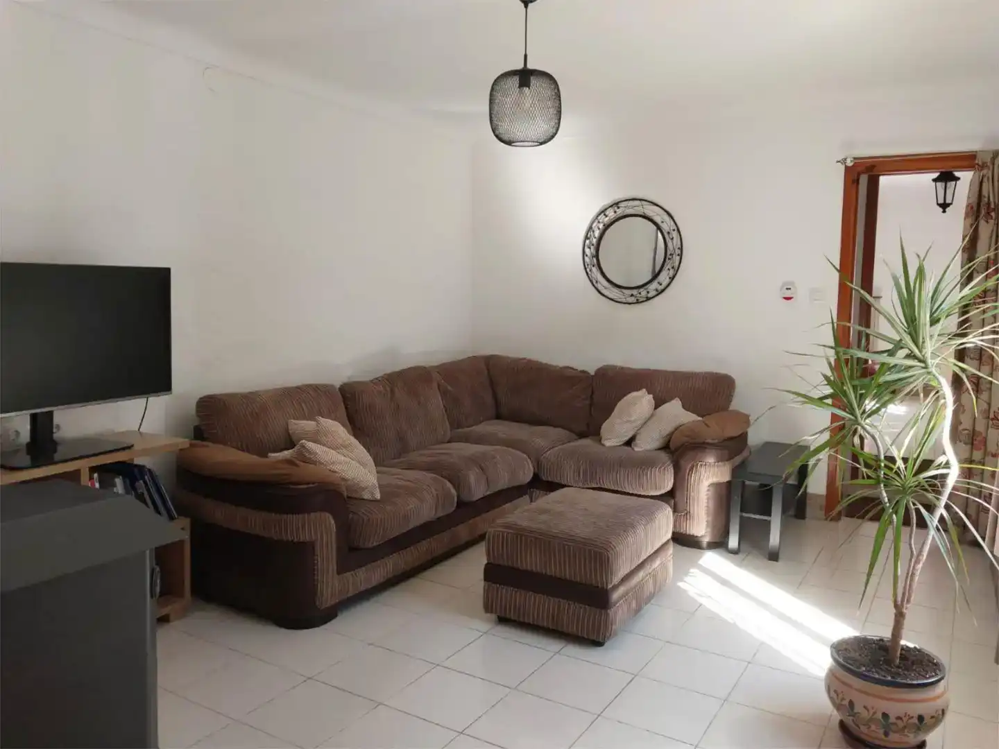 Sala d'estar de Finca rústica en venda en Iznájar amb Aire condicionat, Piscina i Balcó