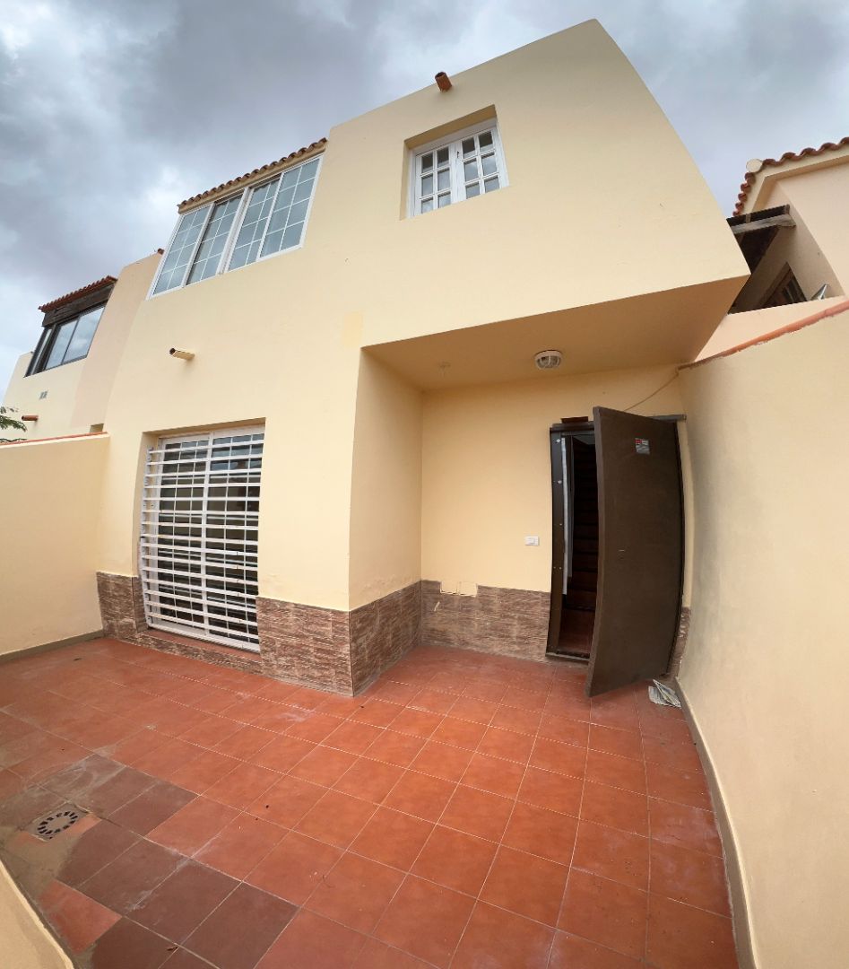 Exterior view of Single-family semi-detached for sale in Antigua  with Terrace, Oven and Washing machine