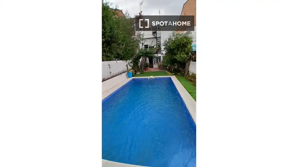 Schwimmbecken von Wohnung zur untervermieten in Terrassa mit Klimaanlage, Heizung und Möbliert