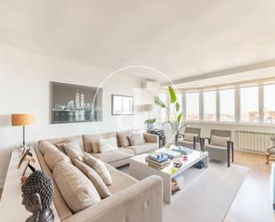 Sala d'estar de Àtic en venda en  Madrid Capital amb Aire condicionat, Calefacció i Jardí privat