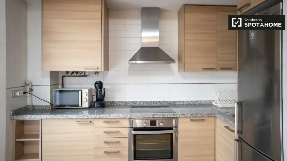 Cocina de Piso de alquiler en Valencia con Aire acondicionado, Calefacción y Amueblado