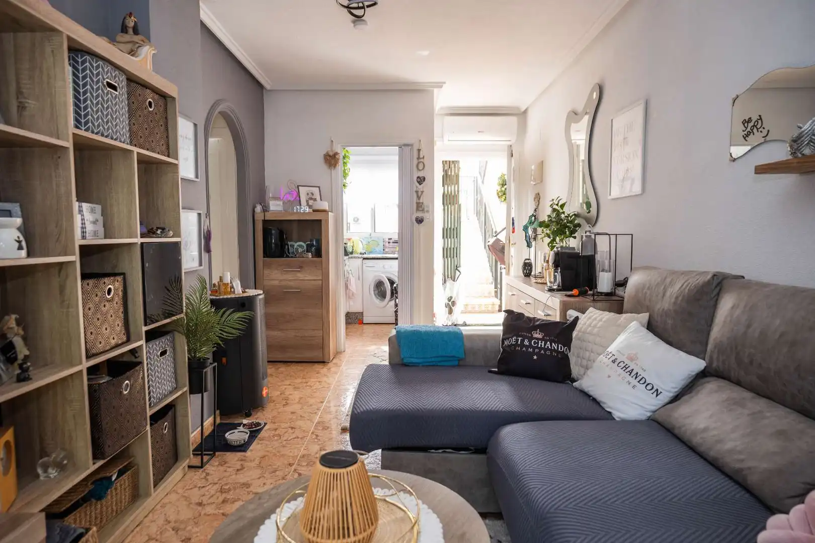 Wohnzimmer von Einfamilien-Reihenhaus zum Verkauf in Orihuela mit Klimaanlage, Heizung und Terrasse