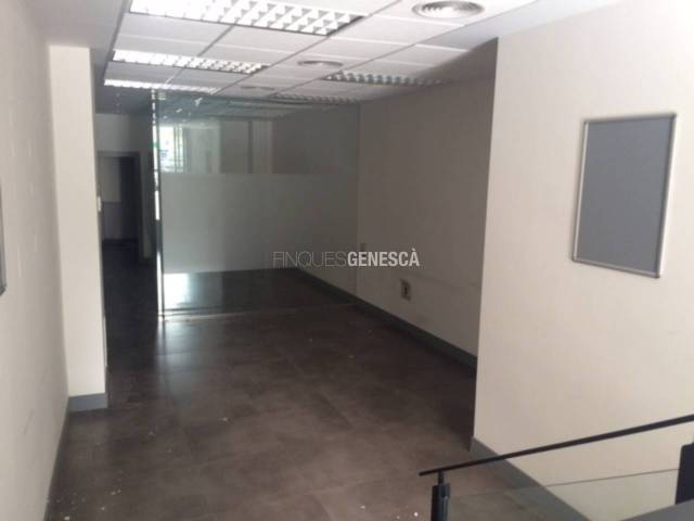 Local comercial en Alquiler en Calle Sant Llorenç en Matadepera