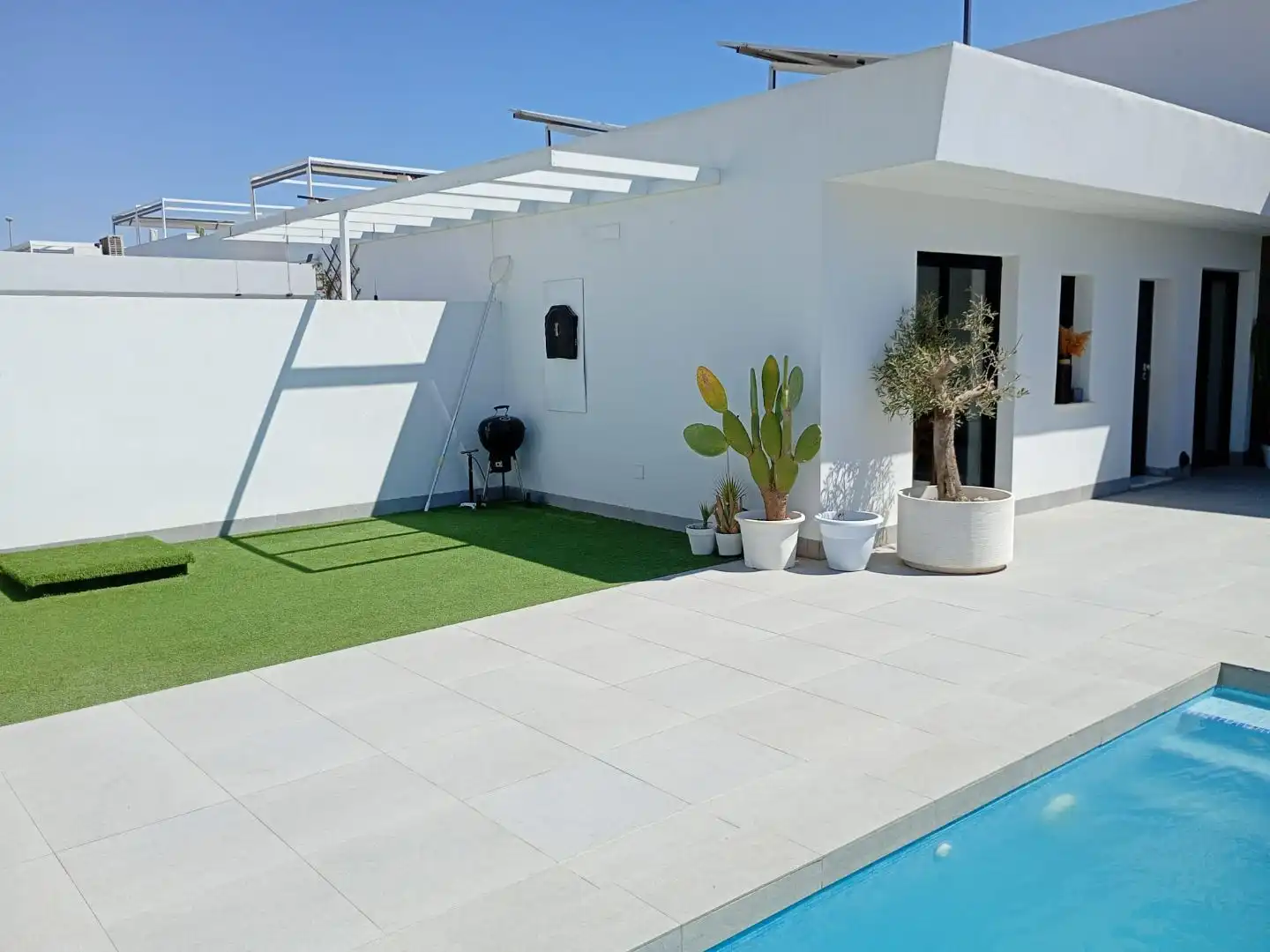 House with garden for sale in Calle Fernando Rey 8, imagen 2