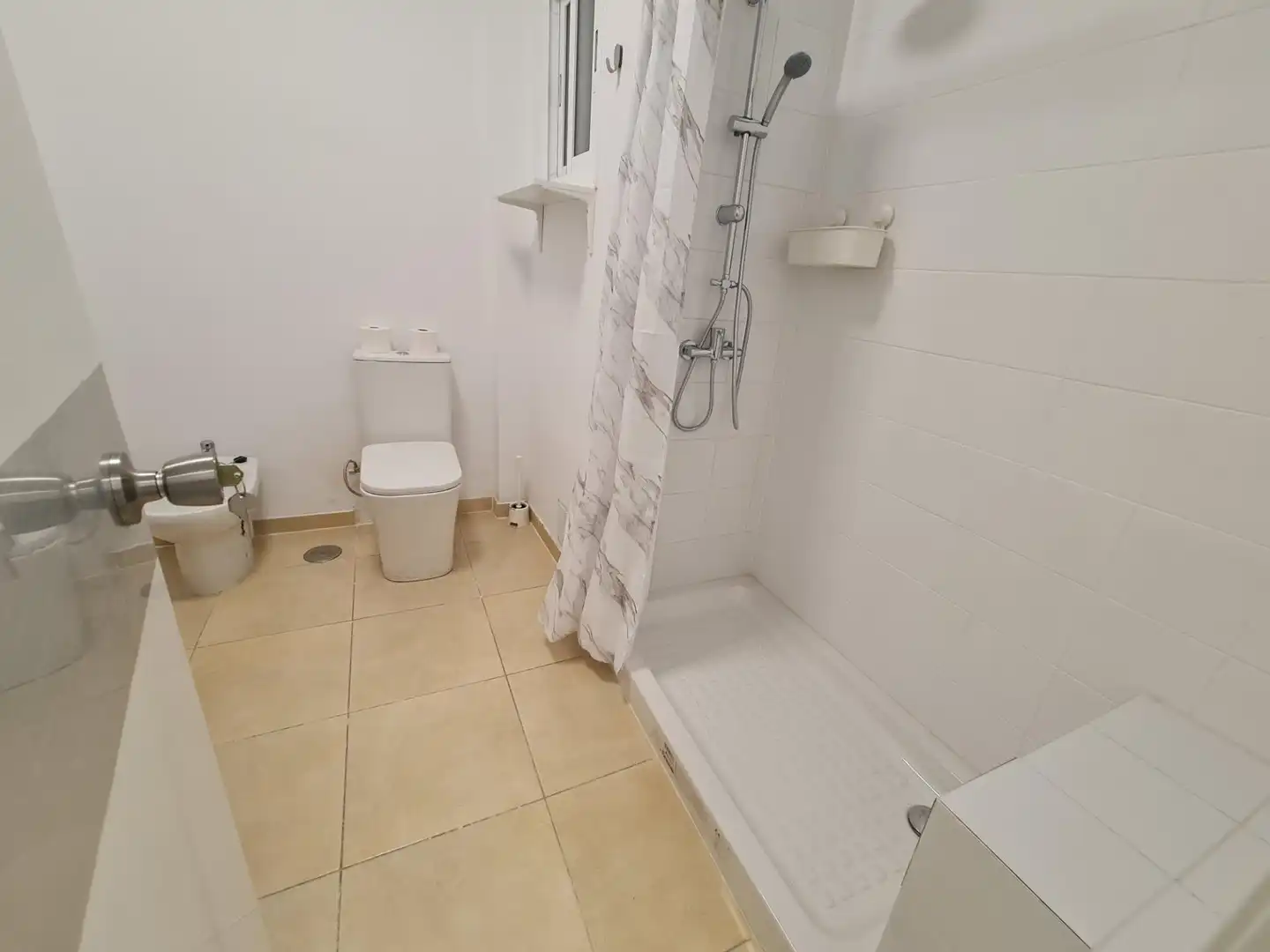 Room in Avenida Avenida Buenos Aires, La Salle - Cuatro Torres