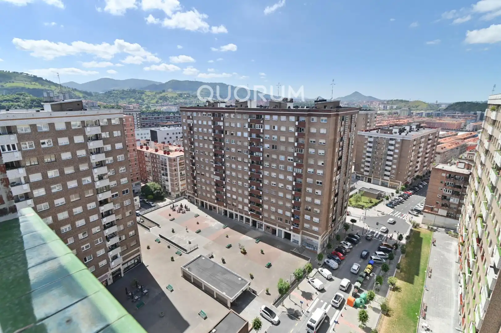 Vista exterior de Pis en venda en Bilbao  amb Calefacció