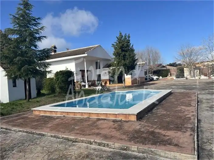 Xalet amb piscina en venda a Alcalá la Real