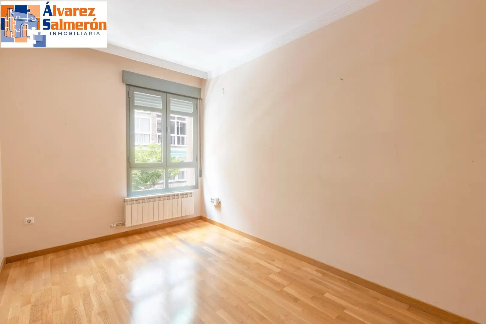 Bedroom of Flat for sale in Granada  with Air Conditioner and Heating