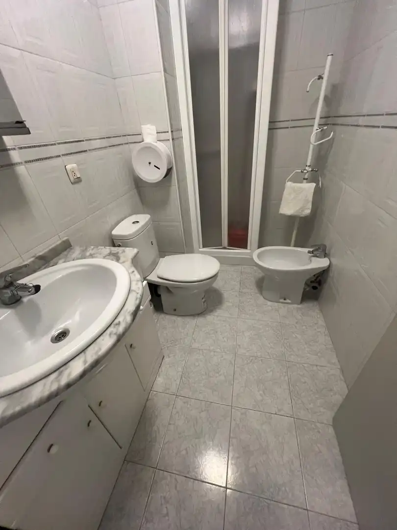 Baño de Apartamento en venta en Benidorm con Terraza y Amueblado