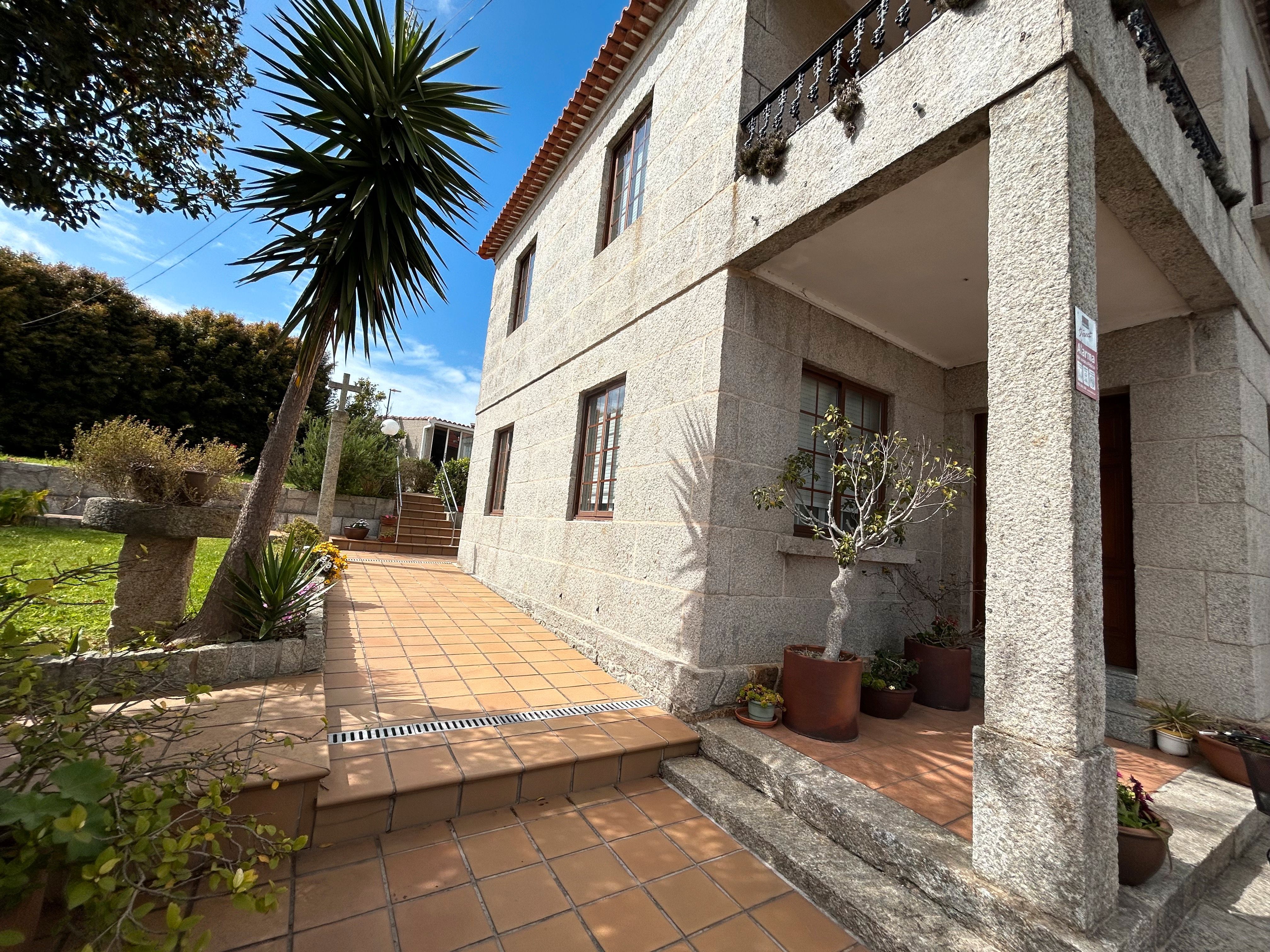 Exterior view of House or chalet for sale in O Grove    with Private garden, Parquet flooring and Terrace