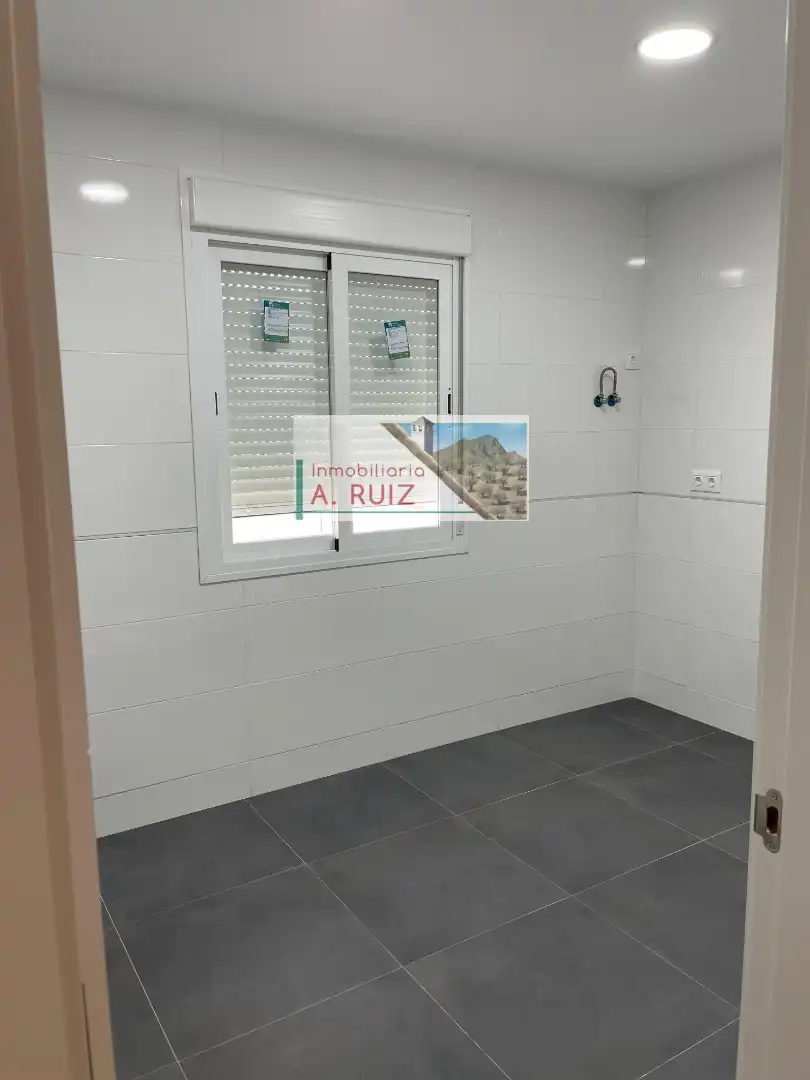 Bany de Àtic en venda en Priego de Córdoba amb Aire condicionat, Parquet i Terrassa