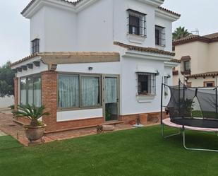 Jardí de Casa o xalet en venda en Chiclana de la Frontera amb Aire condicionat, Jardí privat i Terrassa