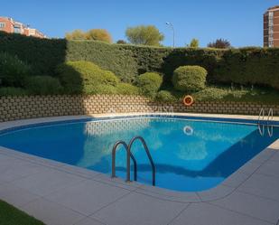 Swimming pool of Flat for sale in  Madrid Capital  with Heating, Furnished and Community pool