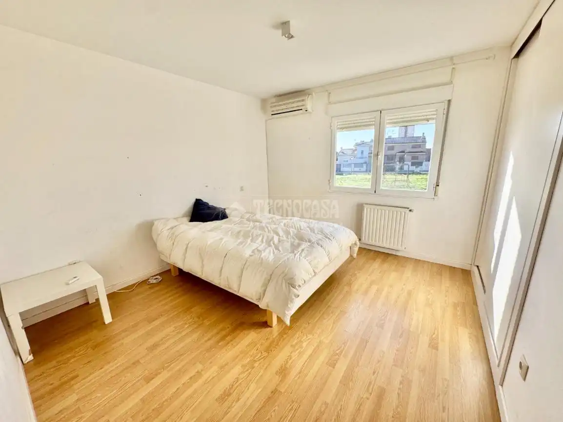 Habitación de Casa adosada en venta en Yunquera de Henares con Aire acondicionado y Calefacción