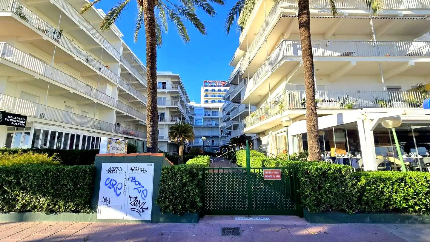 Vista exterior de Apartament de lloguer en Gandia amb Terrassa i Moblat