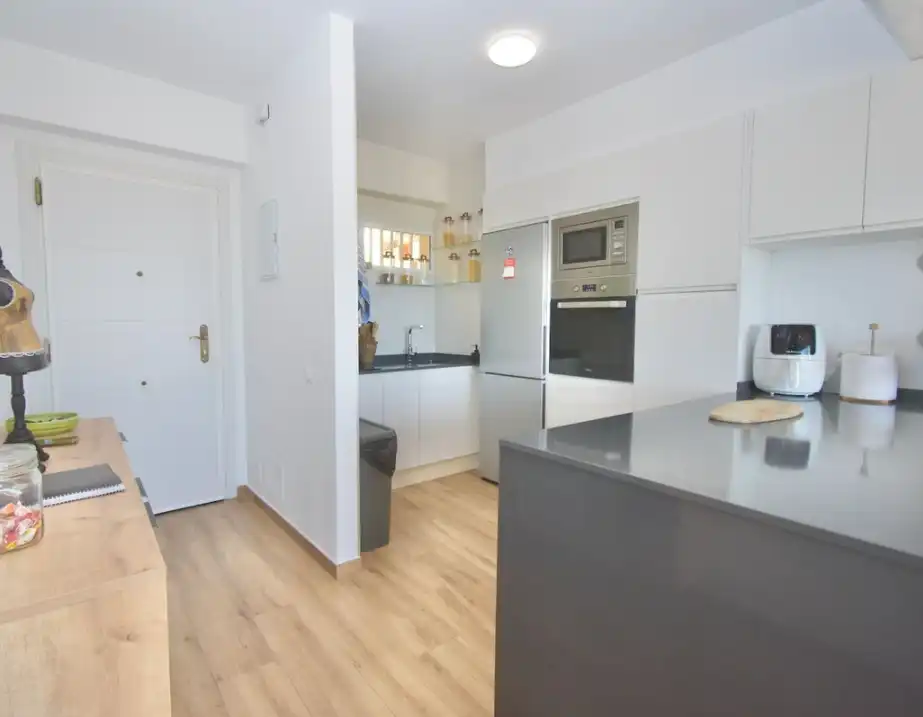 Piso con terraza en venta en Puerto Marina, imagen 8