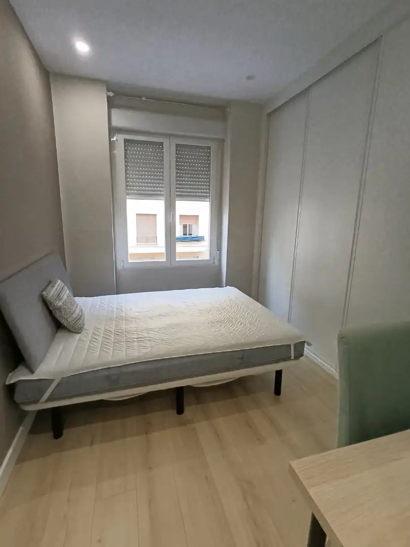 Dormitori de Pis de lloguer en Madrid amb Calefacció, Parquet i Moblat