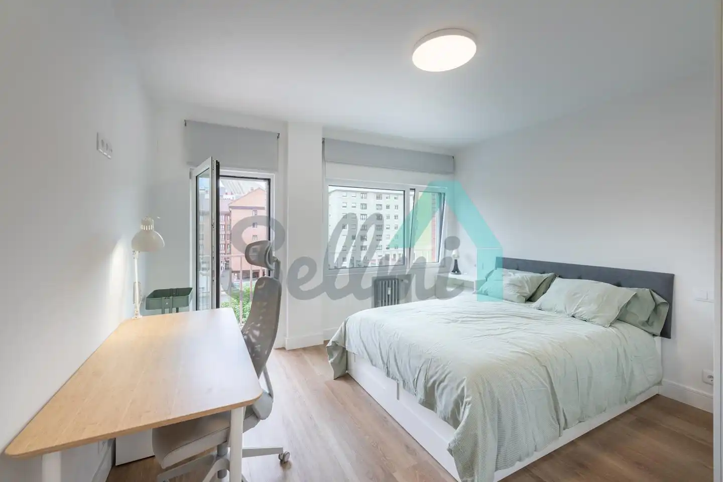 Bedroom of Flat for rent in Oviedo   with Heating, Terrace and Furnished
