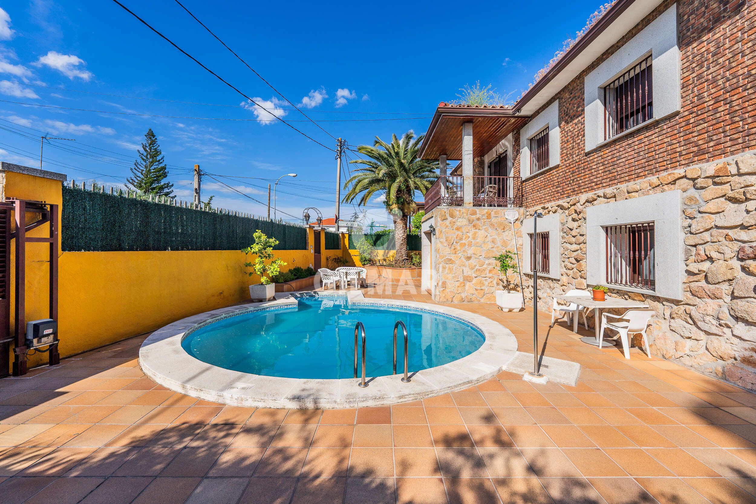 Exterior view of House or chalet for sale in Pozuelo de Alarcón  with Heating, Private garden and Swimming Pool