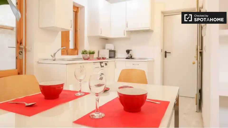 Cocina de Piso de alquiler en Madrid con Aire acondicionado, Calefacción y Amueblado