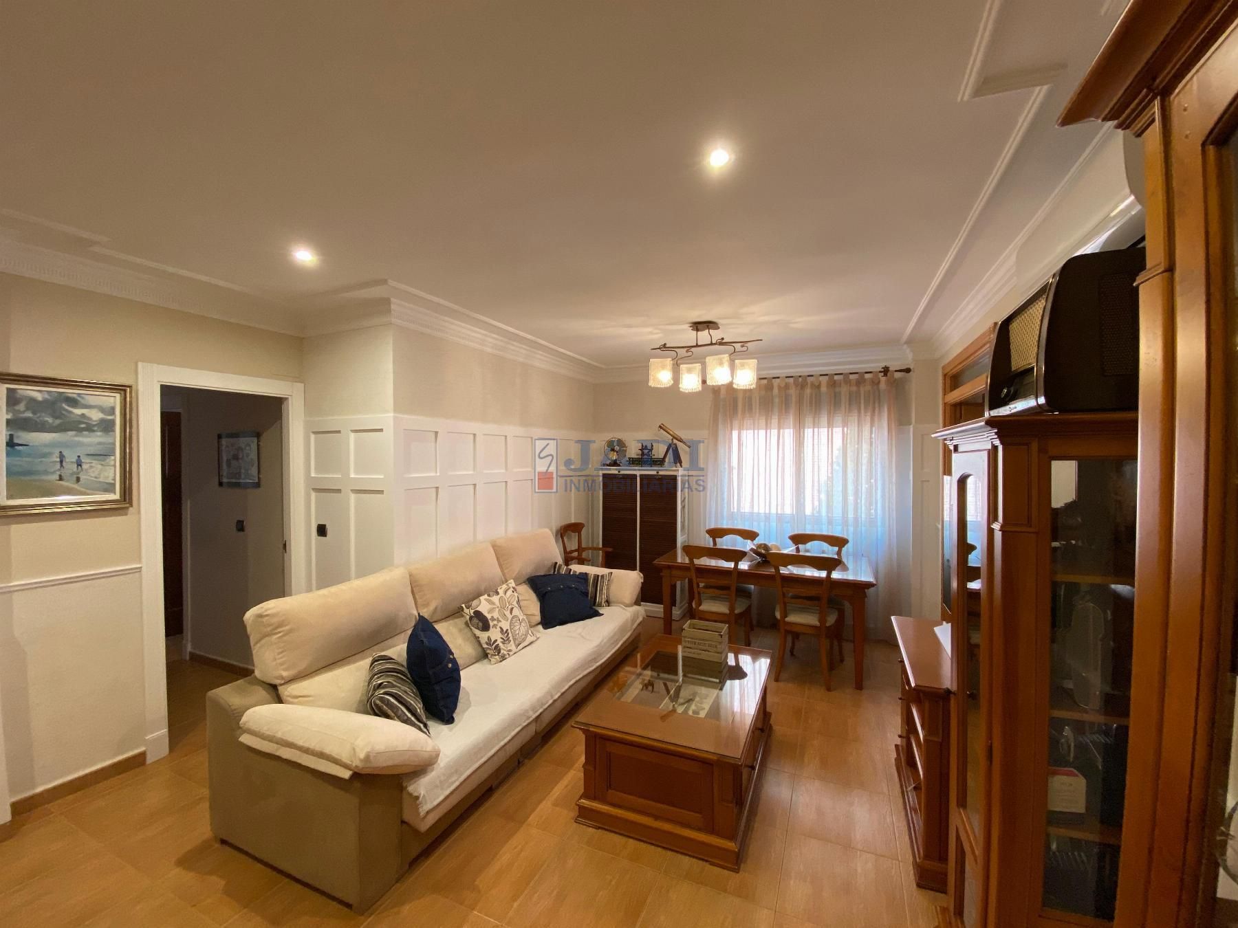 Living room of Flat for sale in Valdepeñas  with Air Conditioner, Heating and Terrace