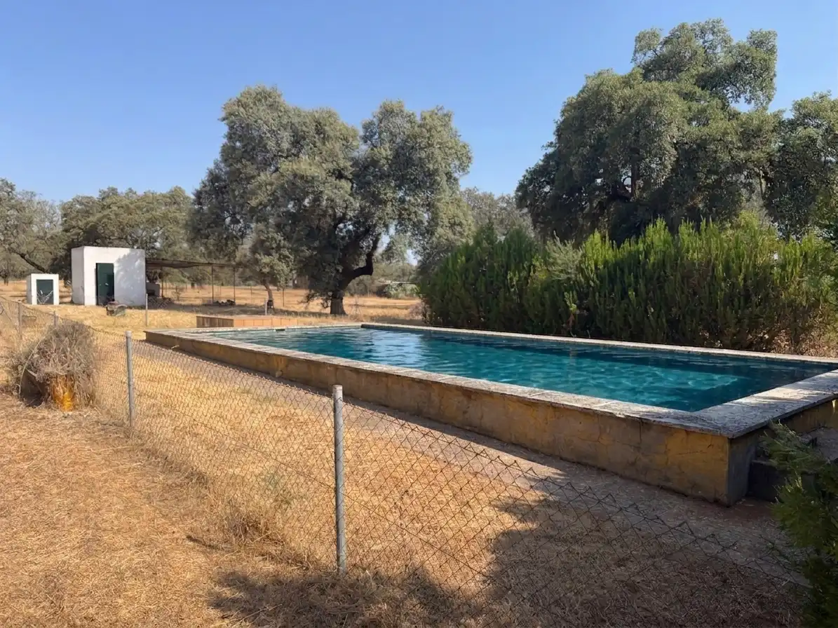 Piscina de Finca rústica en venta en Badajoz con Jardín privado, Terraza y Trastero