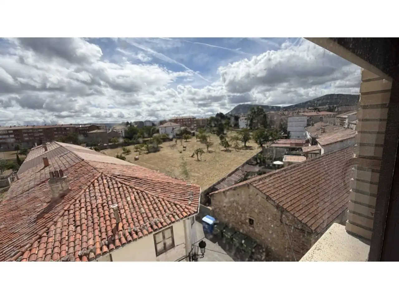 Vista exterior de Piso en venta en Espinosa de los Monteros con Calefacción y Amueblado