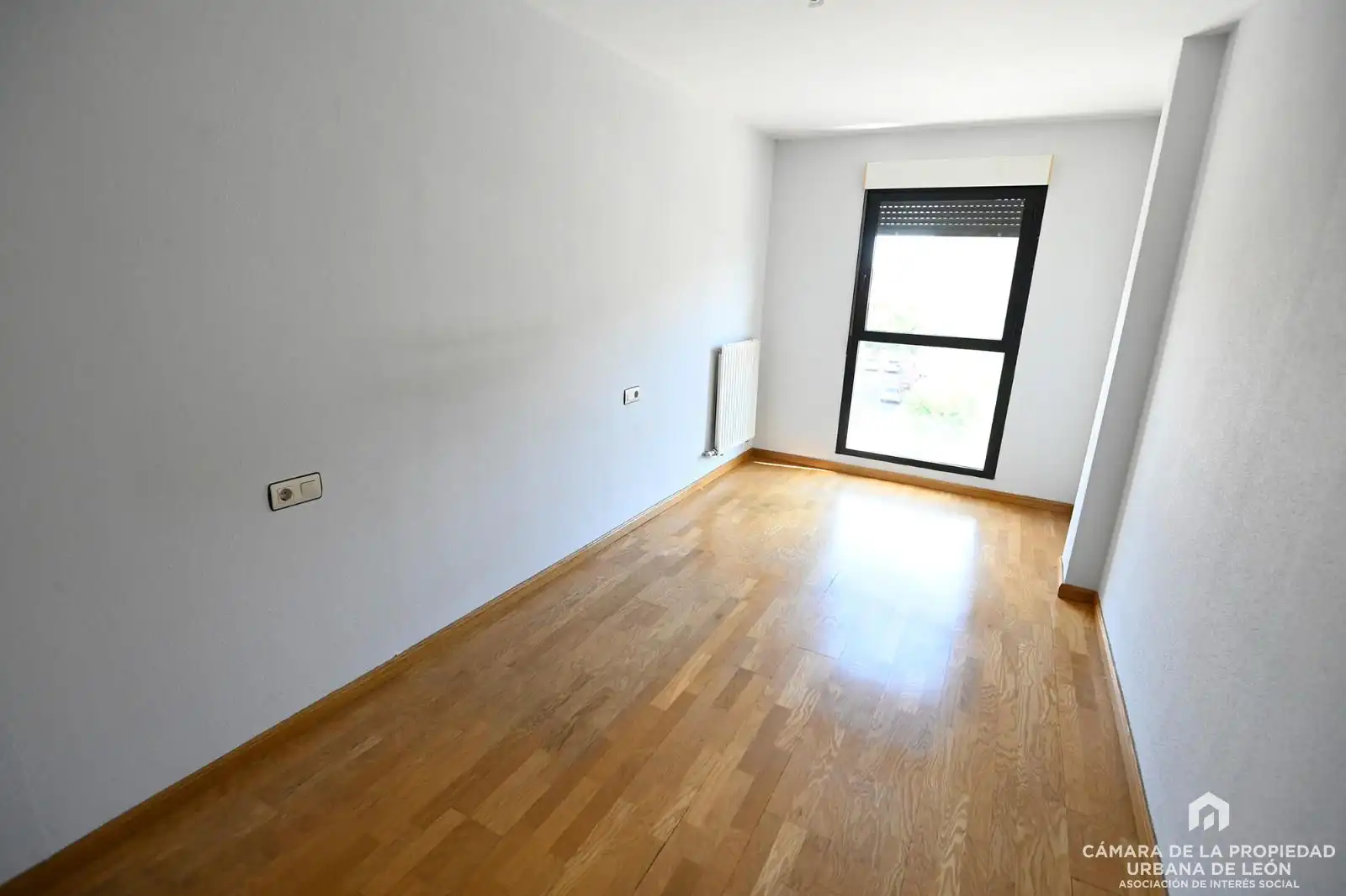Habitación de Piso en venta en León Capital  con Calefacción, Terraza y Trastero