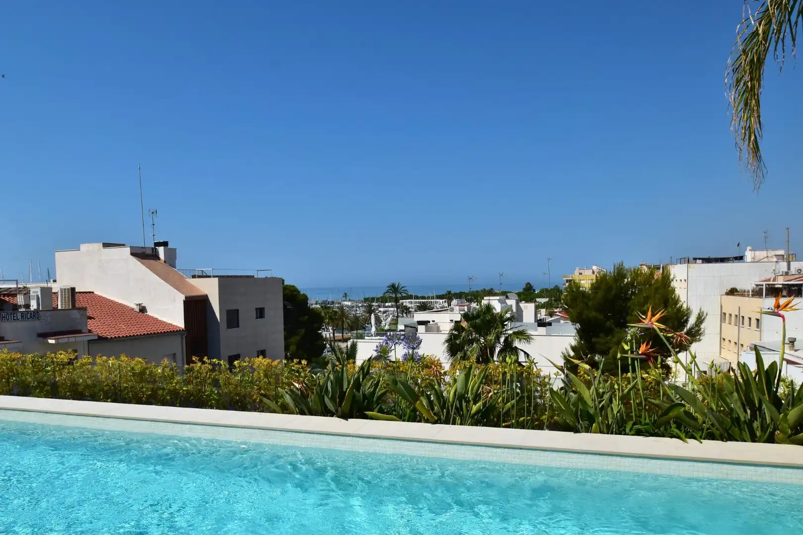 Swimming pool of Flat for sale in Vilanova i la Geltrú  with Air Conditioner, Heating and Terrace