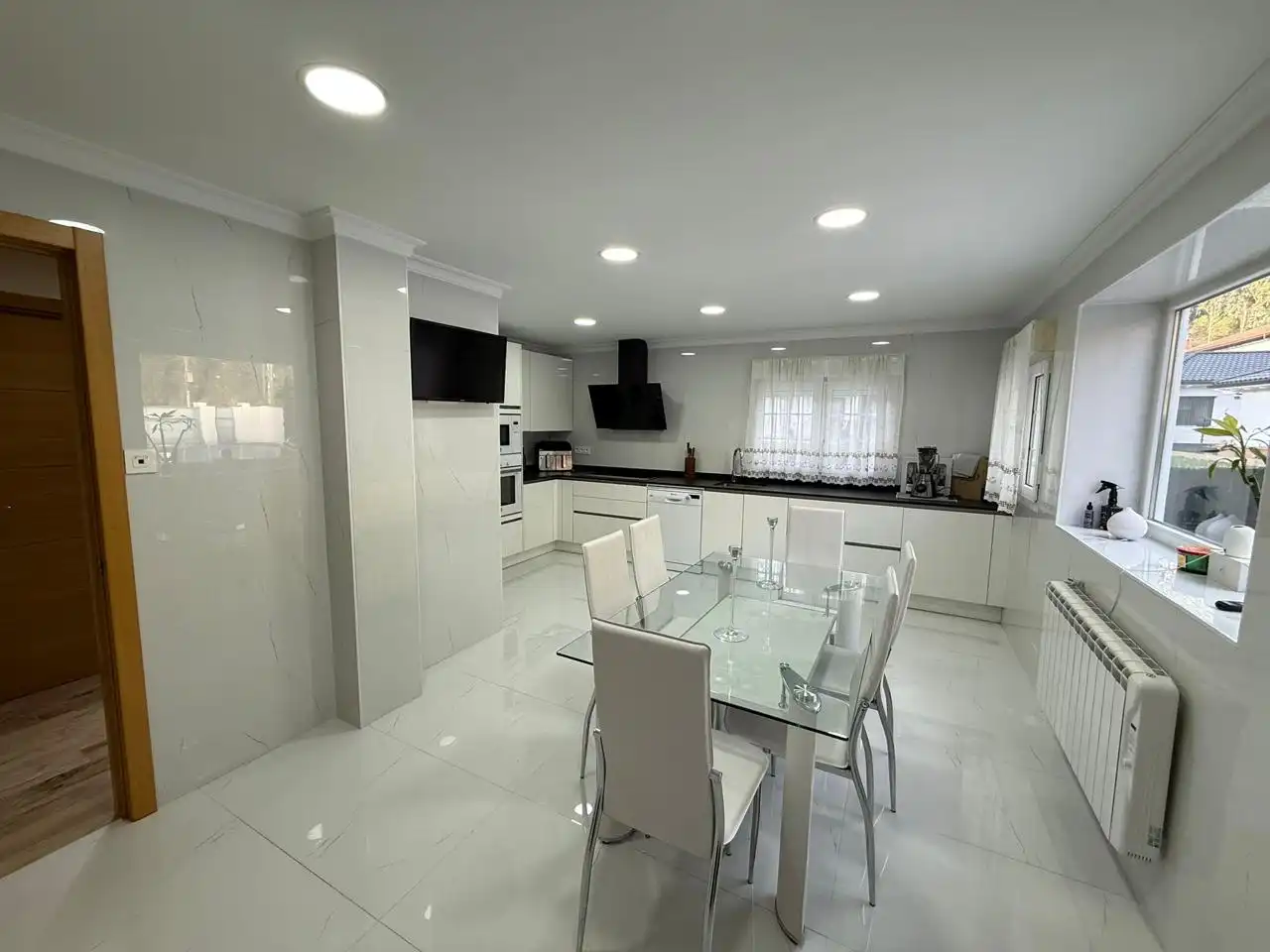 Casa con piscina en venta en Barrio Sámano, imagen 11