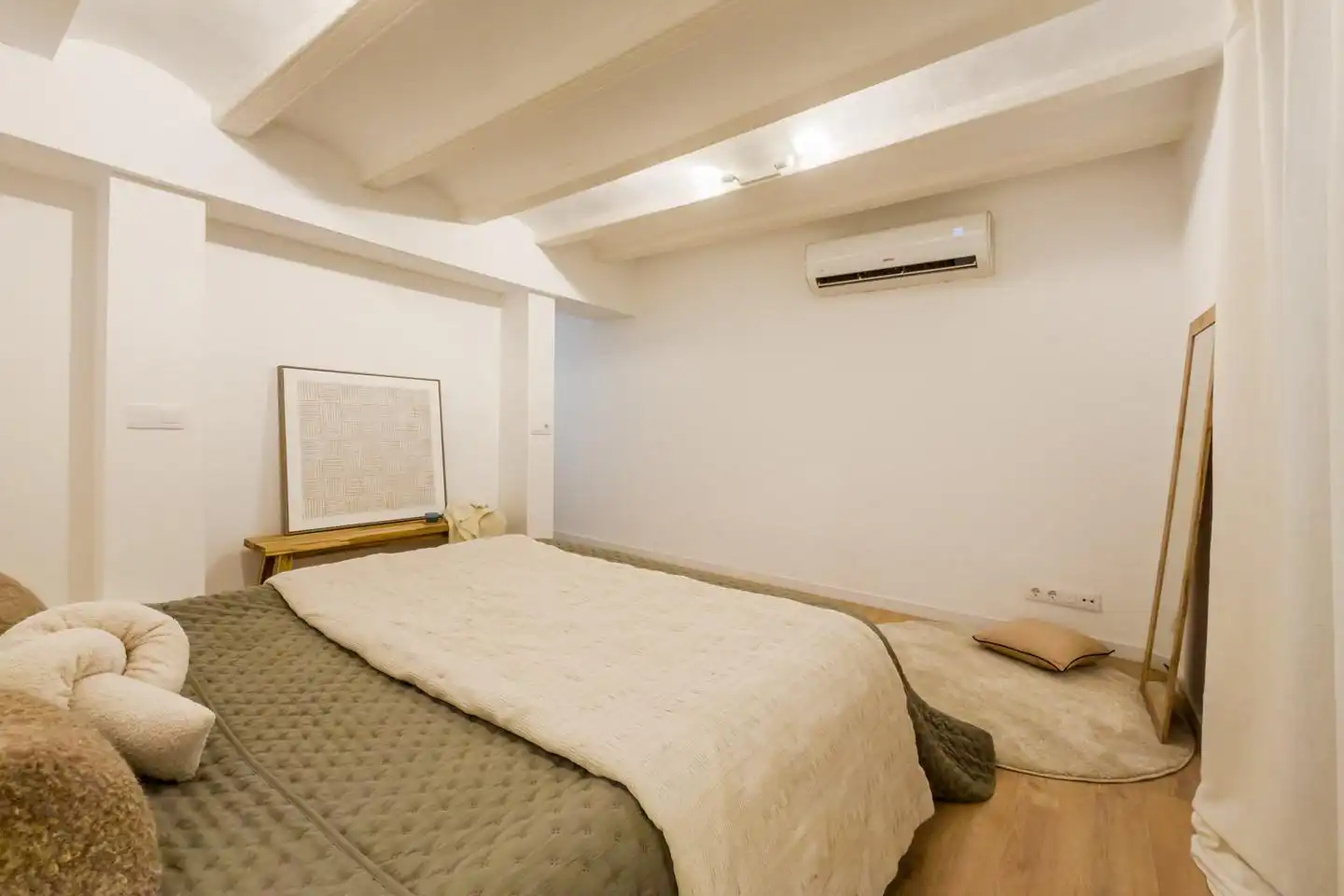 Habitación de Dúplex en venta en Barcelona con Aire acondicionado y Amueblado