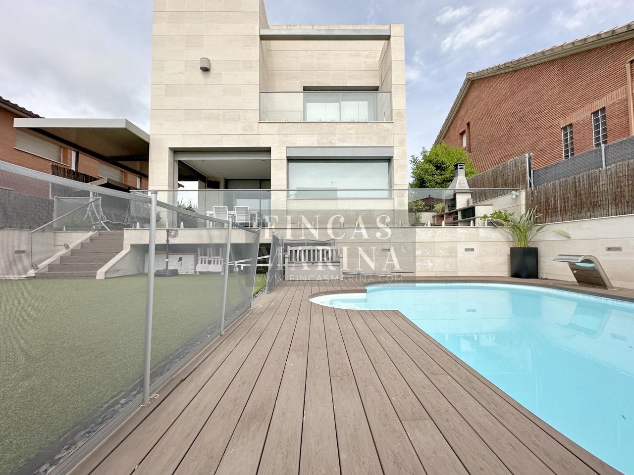 Piscina de Casa o xalet en venda en Viladecans amb Aire condicionat, Calefacció i Jardí privat
