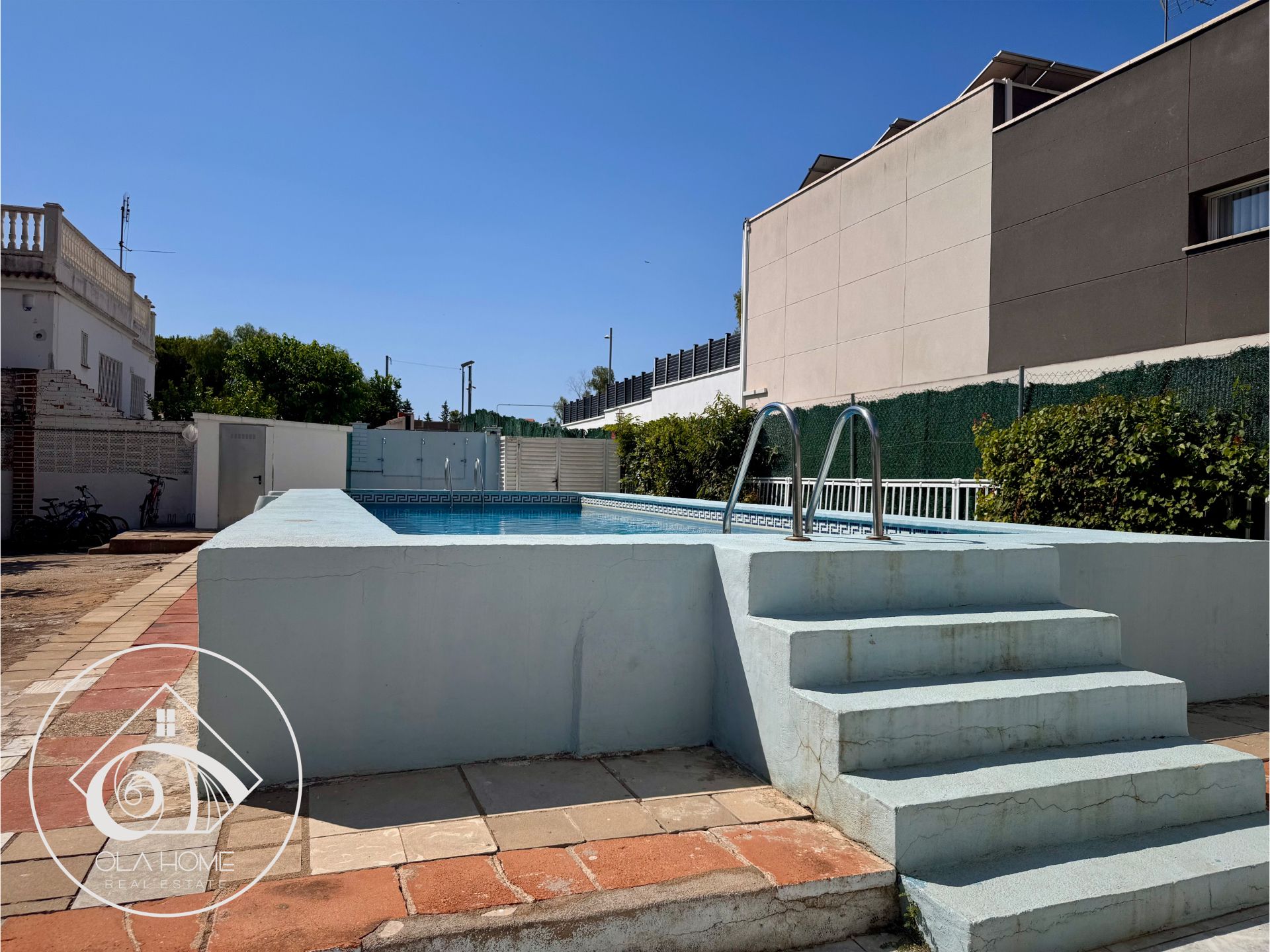 Piscina de Estudi en venda en Sitges amb Aire condicionat, Forn i Piscina comunitària