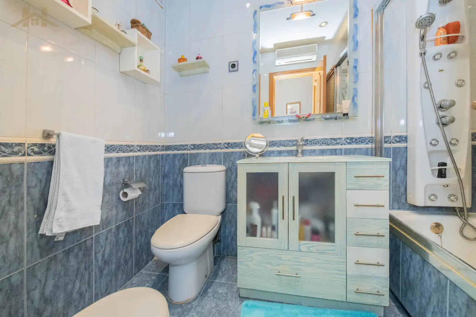 Bathroom of Houses for sale in Móstoles  with Air Conditioner, Heating and Private garden