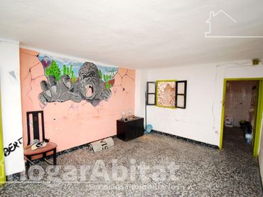 Casa con balcón en venta en Calle aragol