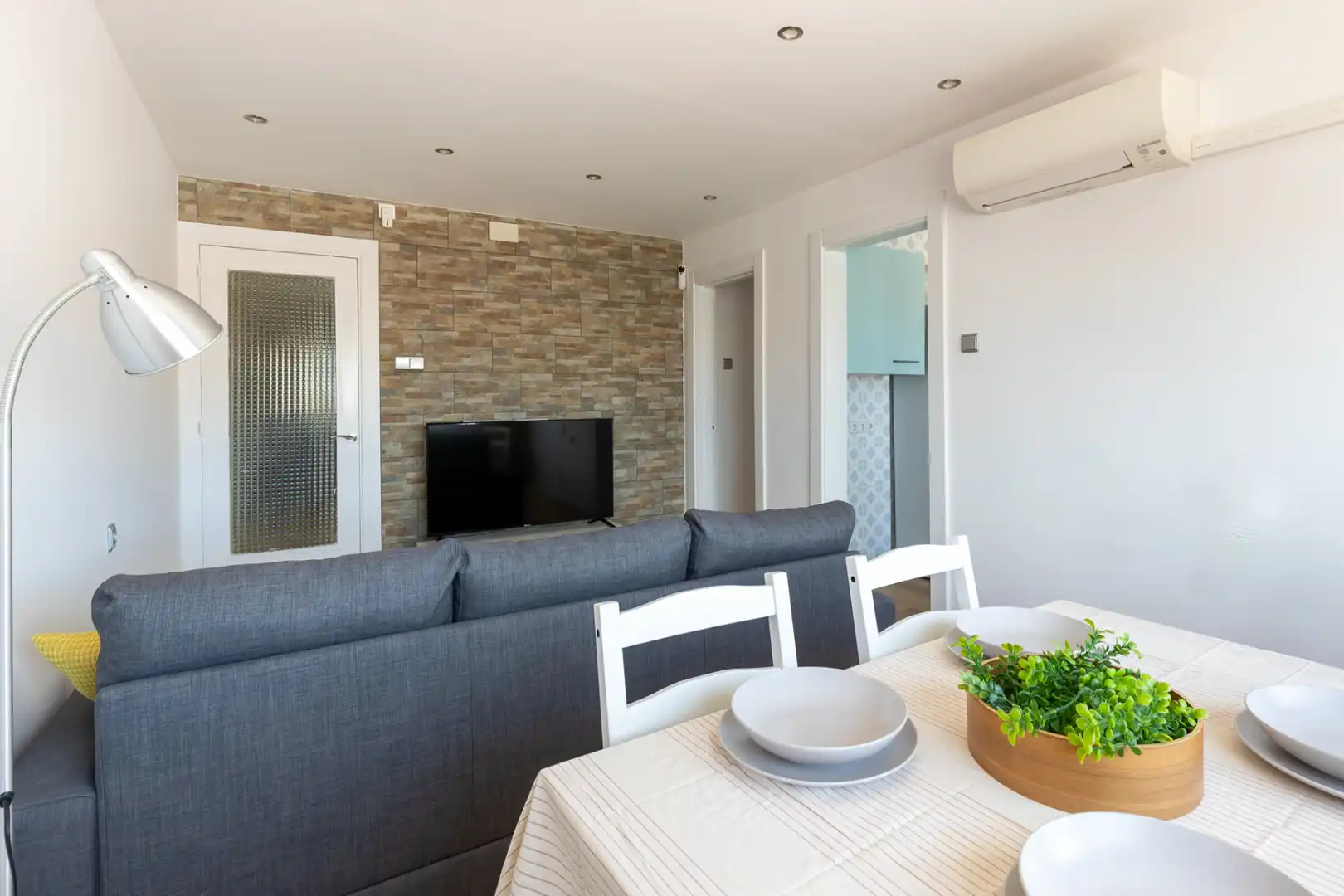 Living room of Flat for rent in Terrassa  with Air Conditioner, Heating and Parquet flooring