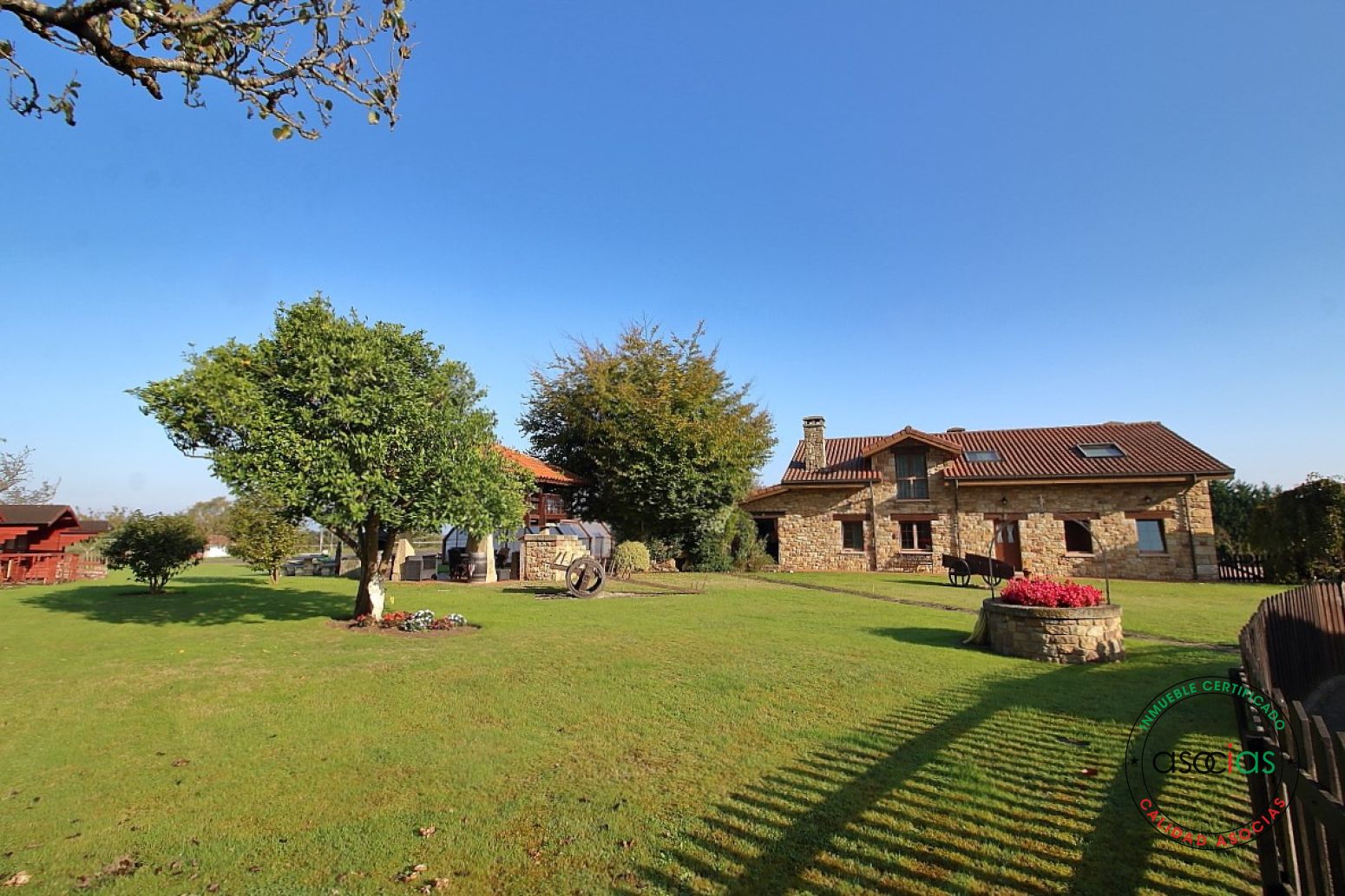 Jardí de Casa o xalet en venda en Gijón  amb Calefacció, Parquet i Piscina